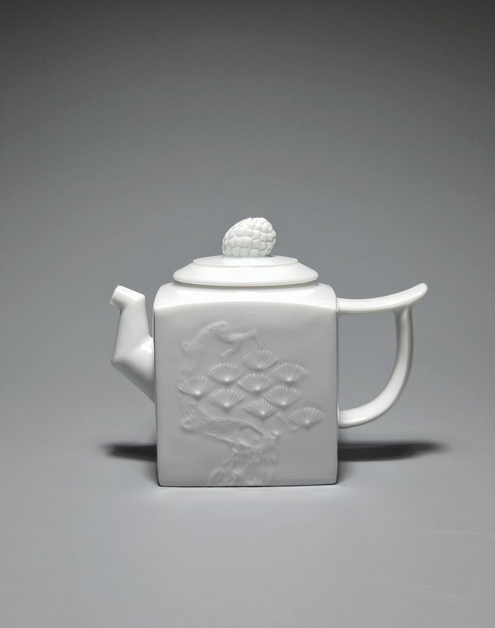 Porcelain Teapots with Yoo Sung