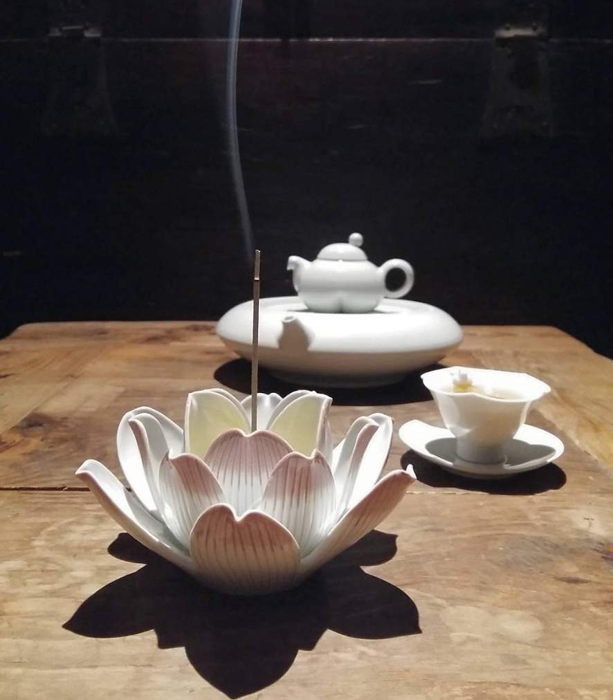 Porcelain Teapots with Yoo Sung